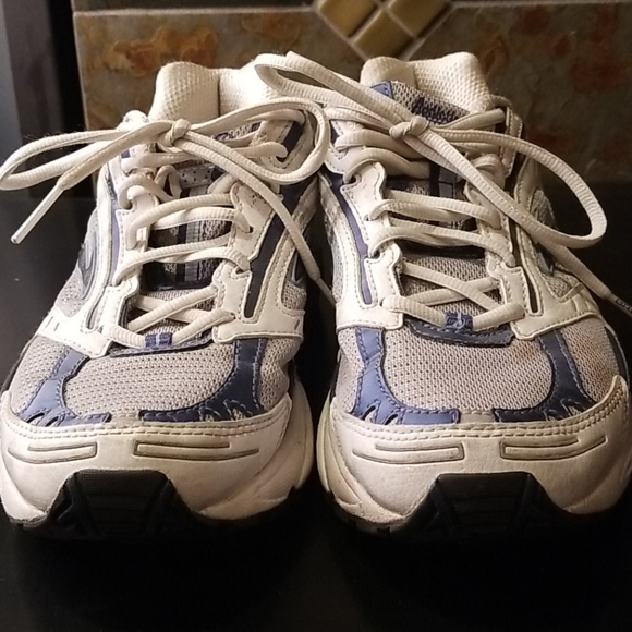 Brooks Addiction 6 Running Shoe - Sz 9 Narrow (2A) - Picture 2 of 4